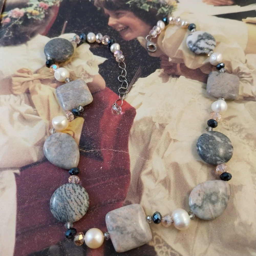 Stone and Freshwater Pearl Necklace - Picture 10 of 13